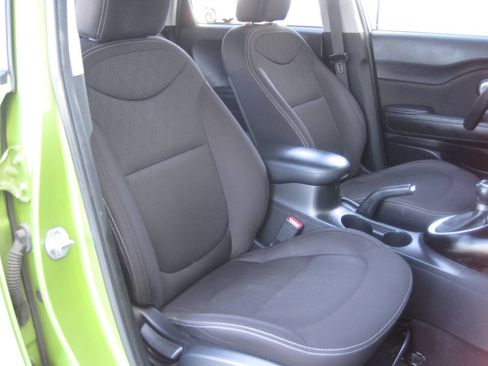 Used 2016 Kia Soul FWD image 29