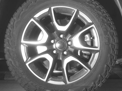 Used 2025 Jeep Compass Trailhawk AWD/4WD image 13