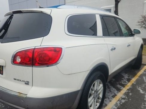Used 2009 Buick Enclave CX w/ Driver Confidence Package image 5