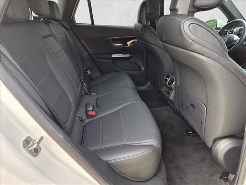 Used 2025 Mercedes-Benz GLC 300 image 18