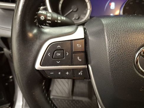 Used 2023 Toyota Highlander XLE AWD/4WD image 21