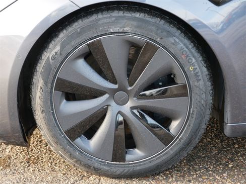 Used 2022 Tesla Model S image 9