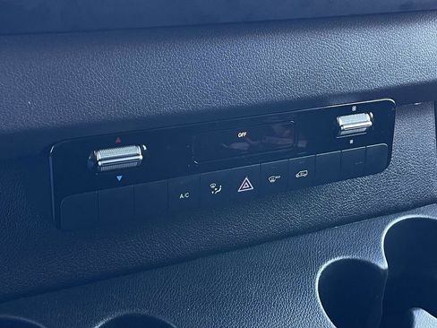 Used 2022 Mercedes-Benz Sprinter 144 Cargo image 16