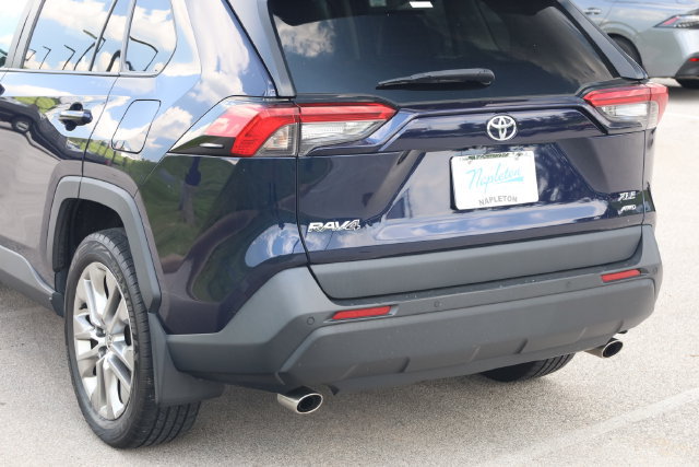 Used 2021 Toyota RAV4 XLE Premium AWD/4WD image 7
