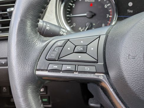 Used 2018 Nissan Rogue SL w/ Premium Package image 24