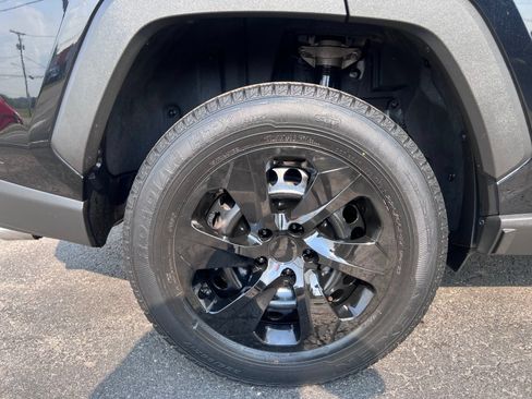 Used 2019 Toyota RAV4 LE w/ All Weather Liner Package AWD/4WD image 20