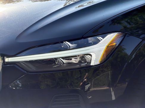 Certified 2022 Volvo XC60 B5 Momentum AWD/4WD image 6