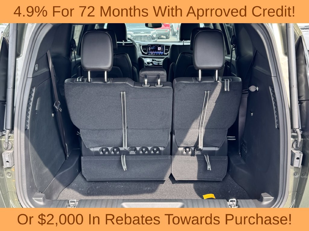 New 2027 Chrysler Pacifica Select FWD image 14