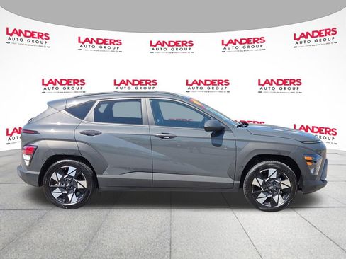 Used 2025 Hyundai Kona SEL FWD image 2