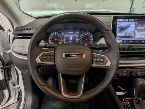 Used 2022 Jeep Compass Latitude w/ Sun and Sound Group AWD/4WD image 17