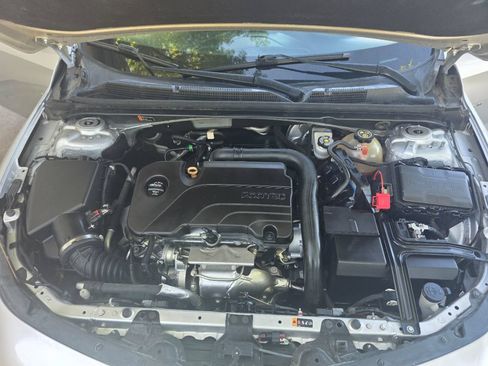 Used 2018 Chevrolet Malibu LT FWD image 17
