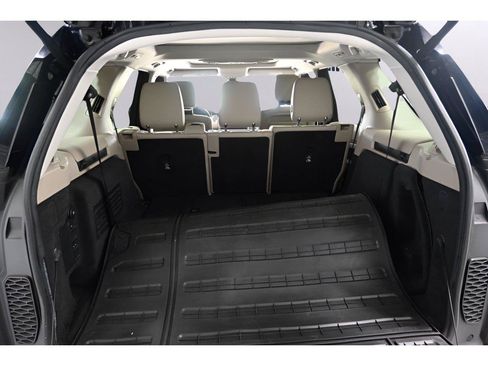 Used 2020 Land Rover Discovery Landmark AWD/4WD image 16