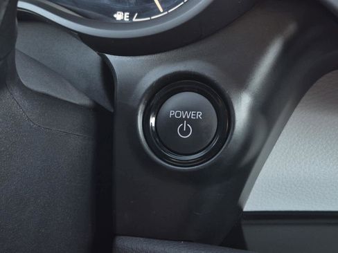 Used 2025 Toyota Sienna XLE image 25