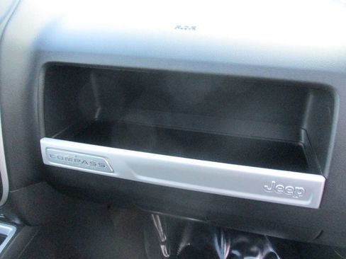 Used 2017 Jeep Compass High Altitude image 33