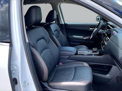 Used 2026 Nissan Pathfinder Platinum w/ Cargo Package FWD image 9