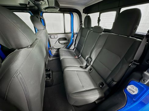 Used 2022 Jeep Gladiator Sport image 25