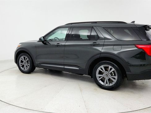 Used 2024 Ford Explorer XLT w/ Equipment Group 202A RWD image 3
