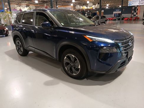 Used 2025 Nissan Rogue SV AWD/4WD image 4