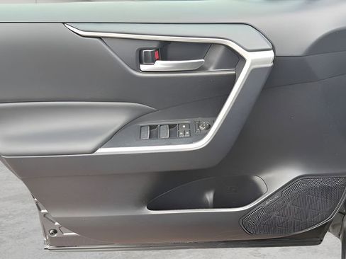 Used 2025 Toyota RAV4 XLE AWD/4WD image 26