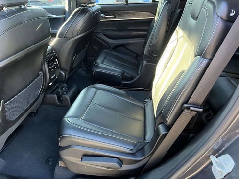 Used 2024 Jeep Grand Cherokee L Limited w/ Luxury Tech Group II image 12