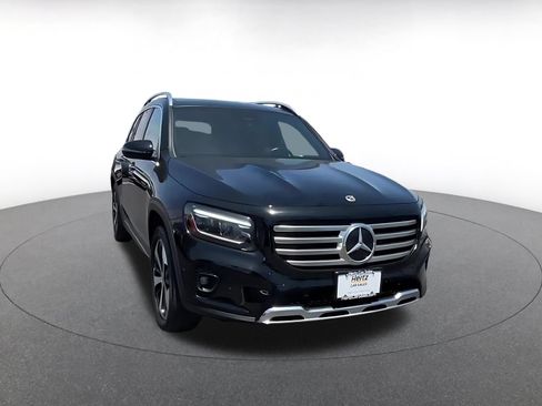Used 2025 Mercedes-Benz GLB 250 4MATIC image 3