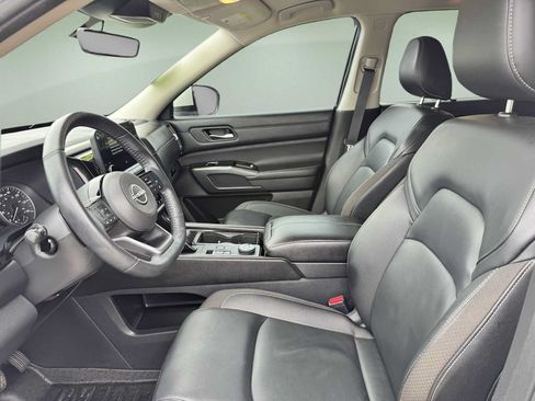 Used 2023 Nissan Pathfinder SL AWD/4WD image 17