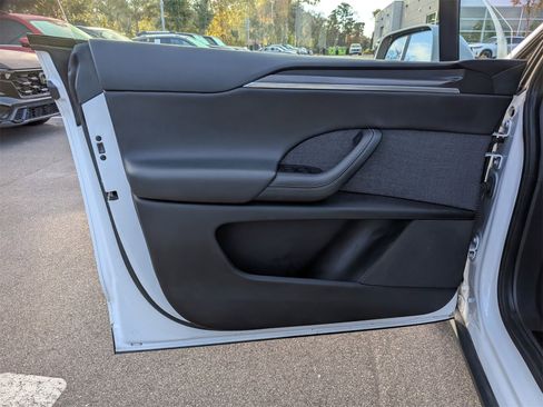 Used 2022 Tesla Model X Plaid image 12