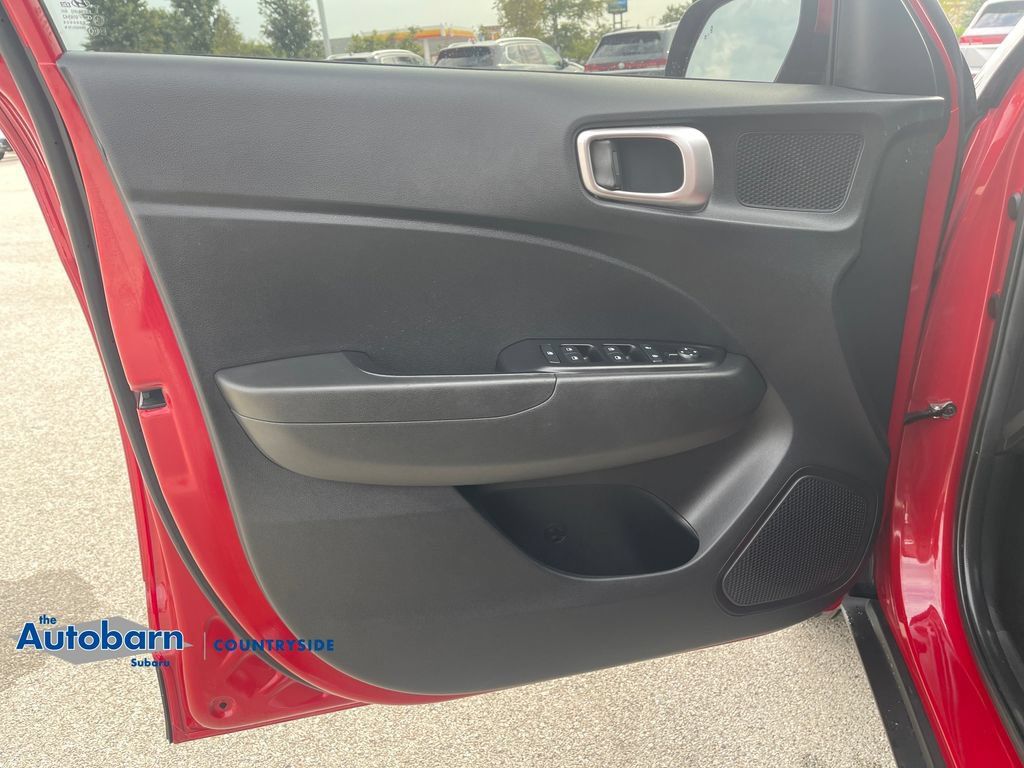 Used 2021 Hyundai Venue SEL FWD image 10