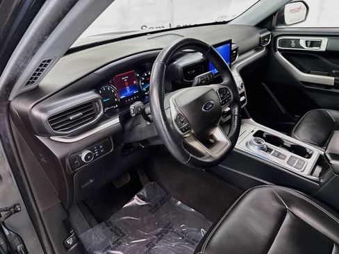 Used 2022 Ford Explorer XLT w/ Equipment Group 202A RWD image 9