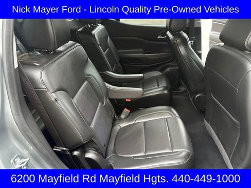 Used 2023 GMC Acadia SLT image 24