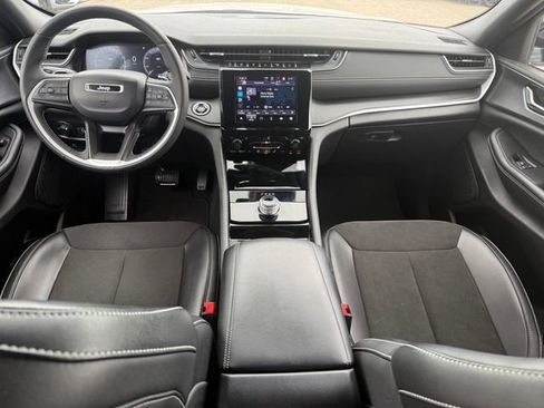 Used 2023 Jeep Grand Cherokee Altitude image 25