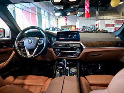 Used 2020 BMW 530i w/ Convenience Package image 25