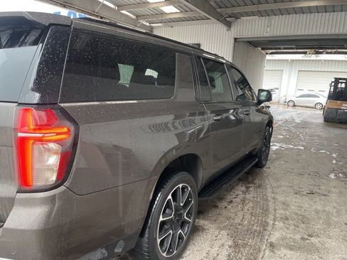 Used 2021 Chevrolet Suburban RST w/ Luxury Package image 2