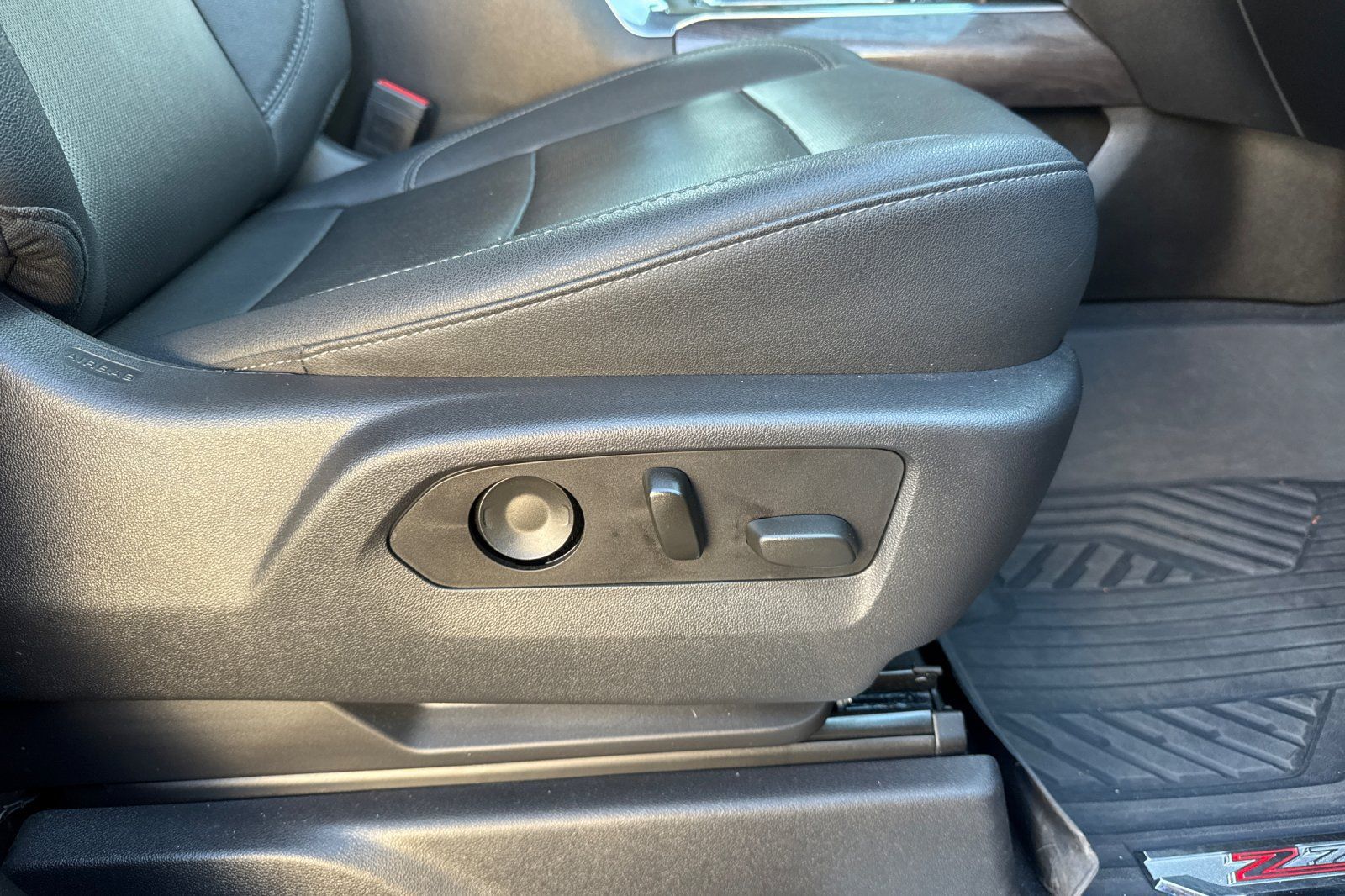 Used 2022 Chevrolet Silverado 1500 LTZ AWD/4WD image 23