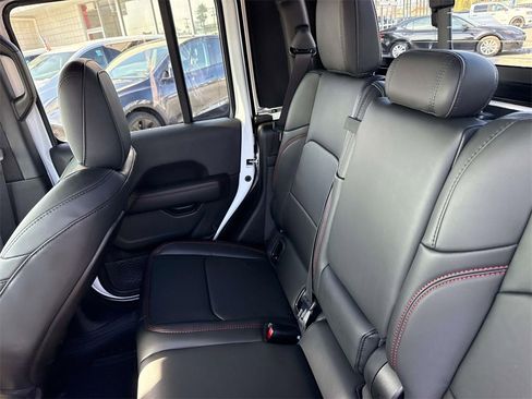 New 2025 Jeep Gladiator Rubicon image 11