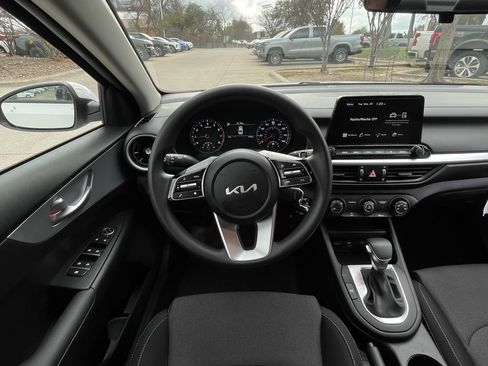 Used 2024 Kia Forte LXS w/ LXS Technology Package image 11