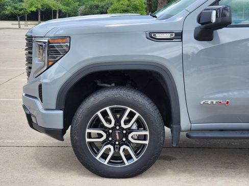 Used 2024 GMC Sierra 1500 AT4 w/ Technology Package AWD/4WD image 9