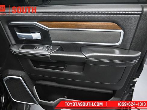 Used 2024 RAM 2500 Laramie AWD/4WD image 32