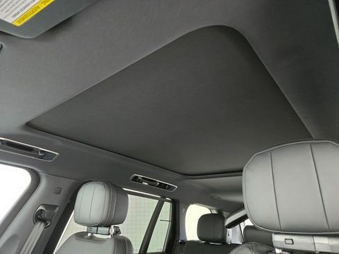 New 2026 Land Rover Range Rover Long Wheelbase SE image 11