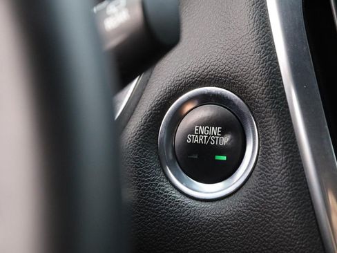 Used 2023 Chevrolet Traverse LT FWD image 17