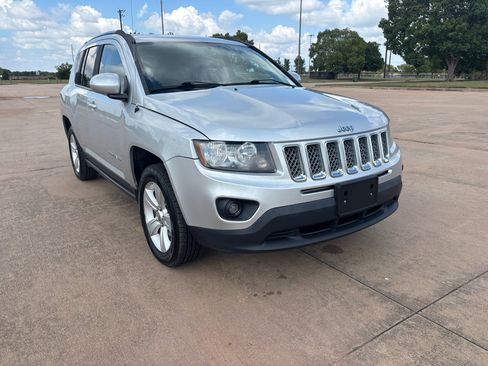 Used 2014 Jeep Compass Latitude image 28