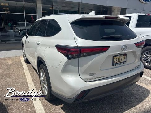 Used 2022 Toyota Highlander Limited FWD image 5