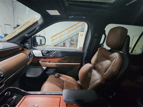 Used 2024 Lincoln Navigator Reserve w/ Equipment Group 201A image 11