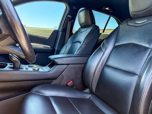 Used 2024 Cadillac XT4 Premium Luxury FWD image 7