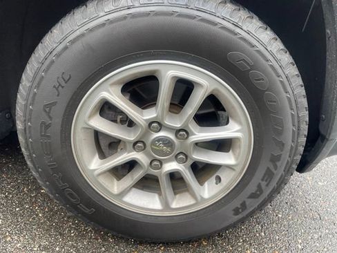 Used 2018 Jeep Grand Cherokee Laredo AWD/4WD image 10