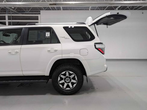 Used 2018 Toyota 4Runner TRD Off-Road Premium AWD/4WD image 11