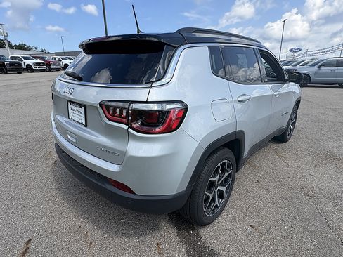 Used 2025 Jeep Compass Limited AWD/4WD image 5