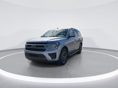 Used 2024 Ford Expedition XLT image 4