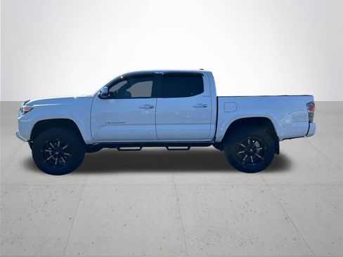 Used 2017 Toyota Tacoma Limited w/ Tow Package image 10