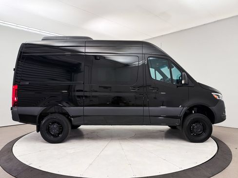 Used 2024 Mercedes-Benz Sprinter 2500 image 31